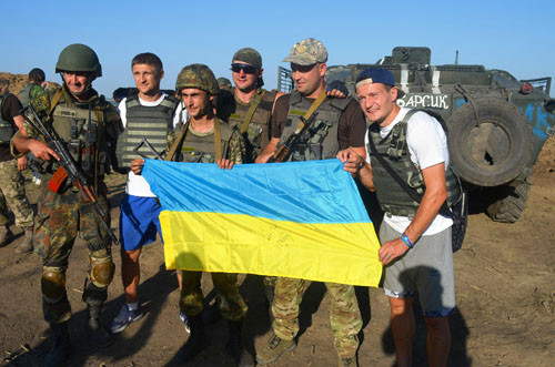 Українські збірники підтримали бійців у зоні АТО