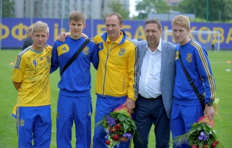Коньков поздравил сборную U-19 с выходом на Евро-2014